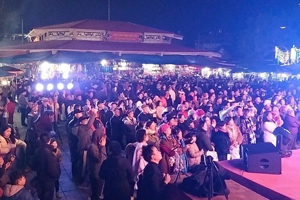 Chợ đêm Bắc Hà là điểm nhấn của Festival mùa Xuân với chủ đề “Tinh hoa hội tụ - khát vọng vươn xa”.