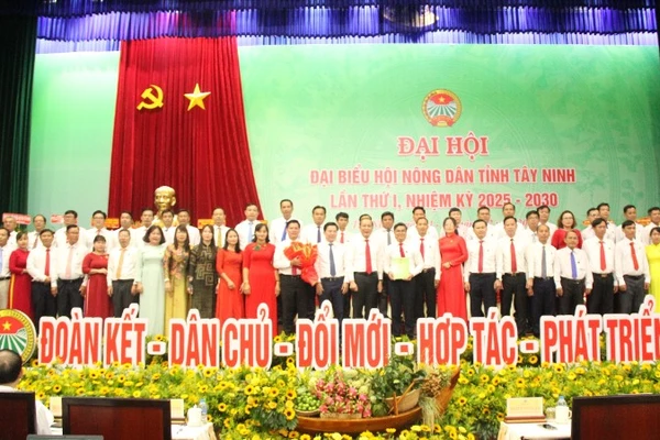 Ban Chấp hành Hội Nông dân tỉnh Tây Ninh lần thứ I, nhiệm kỳ 2025-2030 ra mắt Đại hội.