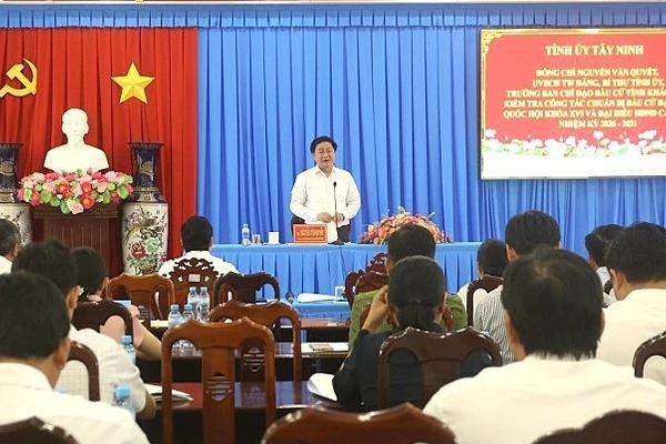 Ủy viên Trung ương Đảng, Bí thư Tỉnh ủy Tây Ninh Nguyễn Văn Quyết đã làm việc với 18 xã