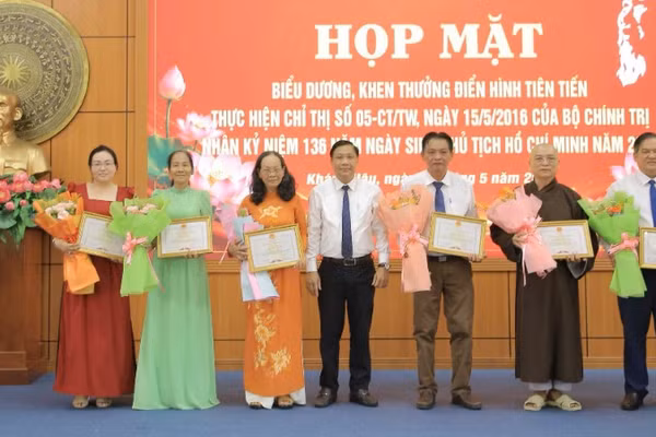 Biểu dương nhiều cá nhân và tập thể với việc làm thiết thực đã vì nhân dân, vì người yếu thế trong tâm thế cần, kiệm, liêm, chính và chí công vô tư theo tư tưởng Hồ Chí Minh.