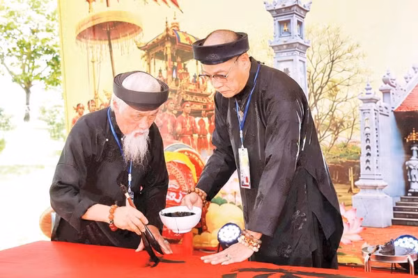 Hoạt động tại Lễ hội đền Tống Trân, tỉnh Hưng Yên.