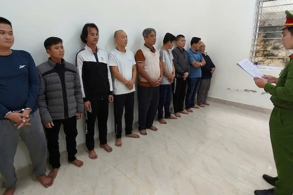 Các đối tượng tại cơ quan điều tra. (Ảnh: Công an cung cấp)