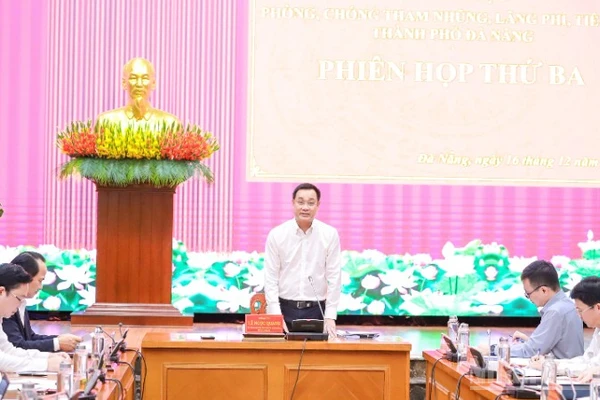 Đồng chí Lê Ngọc Quang phát biểu kết luận phiên họp. (Ảnh: ANH ĐÀO)