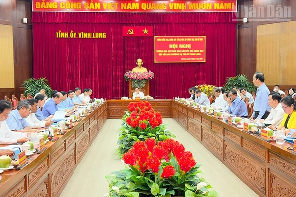 Quang cảnh buổi làm việc. 