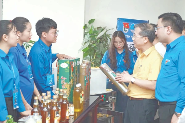 Gian hàng trong cuộc thi “Ý tưởng, dự án khởi nghiệp trong thanh niên tỉnh Nghệ An” . Ảnh: Thanh Quỳnh
