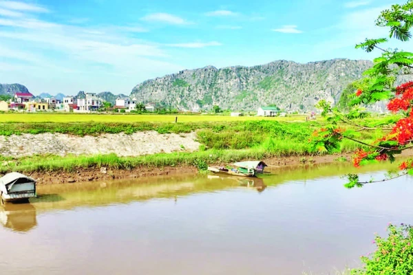 Kênh Nhà Lê đoạn qua huyện Yên Mô, tỉnh Ninh Bình. (Ảnh SỞ DU LỊCH NINH BÌNH)