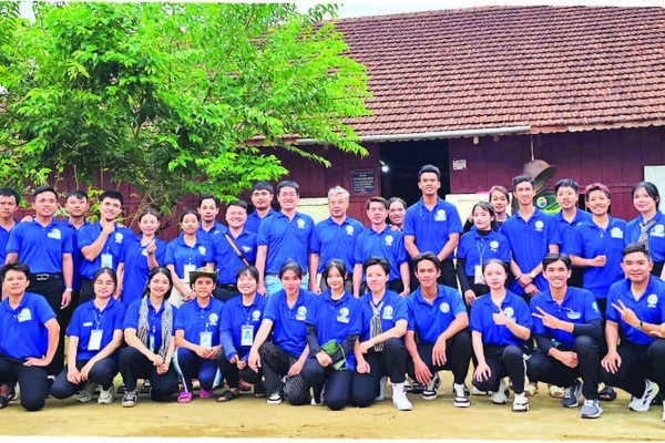 Lãnh đạo Trường đại học Sư phạm Thể dục Thể thao Thành phố Hồ Chí Minh thăm hỏi, động viên các chiến sĩ Mùa hè xanh 2025 tại mặt trận Vĩnh Sơn.