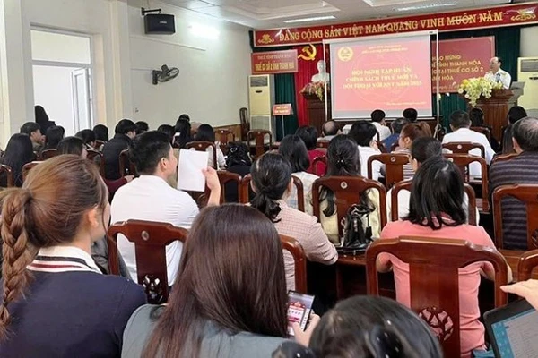 Hệ thống cơ quan thuế của tỉnh Thanh Hóa quán triệt tới hộ kinh doanh chuyển đổi phương pháp nộp thuế.