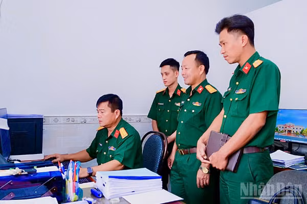 Quân khu 9 kiểm tra công tác phát triển khoa học, công nghệ đổi mới sáng tạo và chuyển đổi số tại Cục Hậu cần-Kỹ thuật Quân khu.