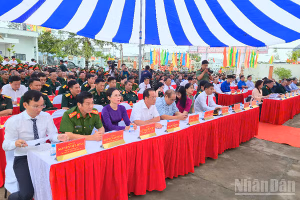 Quang cảnh đại biểu tham dự buổi lễ.