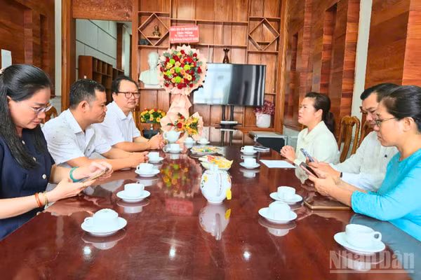 Quang cảnh buổi làm việc.