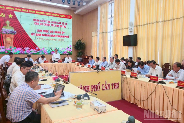 Quang cảnh buổi làm việc.