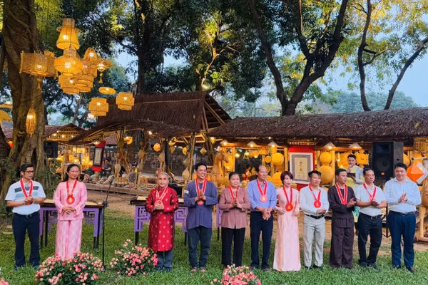 Tôn vinh những nghệ nhân đã "thắp sáng" khu "Vườn ánh sáng".