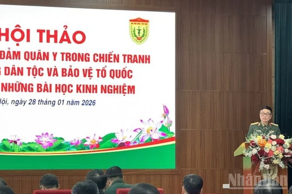 Thiếu tướng, Giáo sư, Tiến sĩ Nguyễn Trường Giang, Cục trưởng Cục Quân y phát biểu khai mạc. (Ảnh: HNV)
