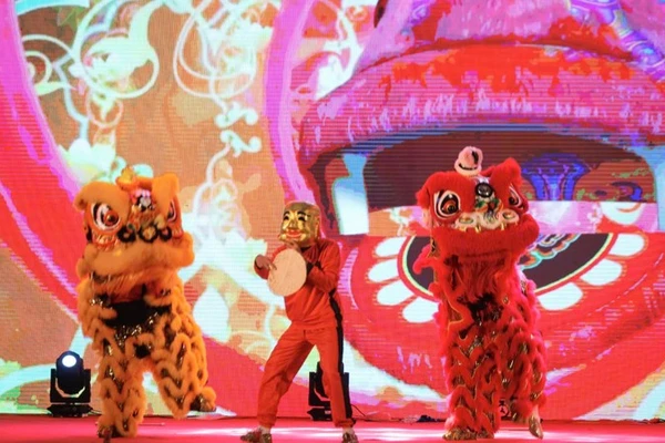 Tiết mục múa lân sư khai mạc Lễ hội Trung thu 2025. (Ảnh: T.L)