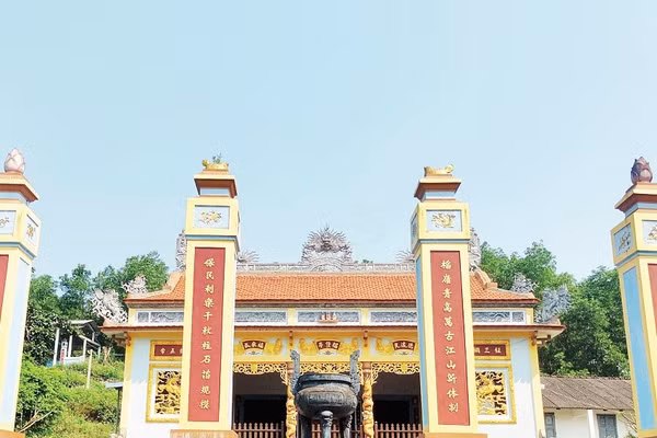 Đình làng Lựu Bảo đầy trang nghiêm.