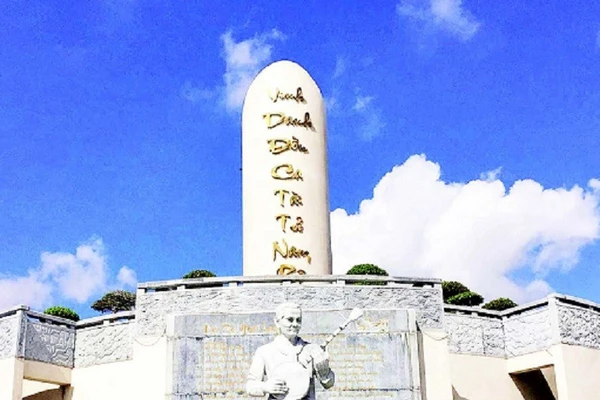 Một góc khu lưu niệm đờn ca tài tử và nhạc sĩ Cao Văn Lầu tại phường Bạc Liêu (Cà Mau).