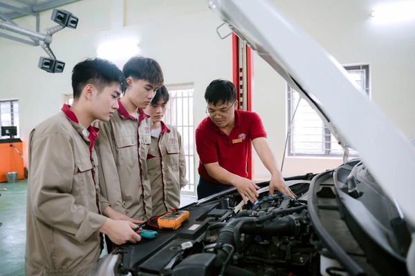 Nhiều cơ sở đào tạo đã chuyển trọng tâm từ “đào tạo nhân lực” sang “phát triển nhân lực”. (Ảnh THƯƠNG NGUYỄN)