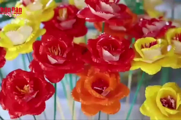 [Video] Giữ hồn Tết Việt từ những cành hoa giấy Thanh Tiên
