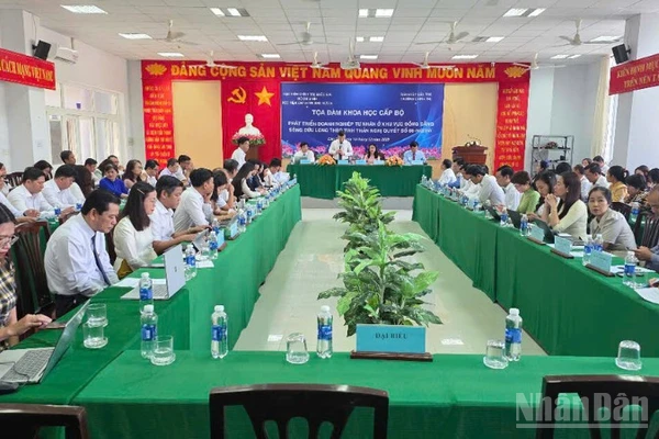 Quang cảnh tọa đàm.