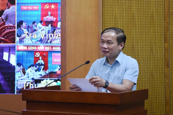 Đồng chí Phạm Tất Thắng phát biểu tại Hội nghị.