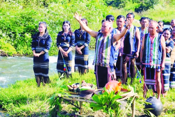 Nghi lễ cúng bến nước của người Mnông ở xã Đam Rông 4, tỉnh Lâm Đồng.