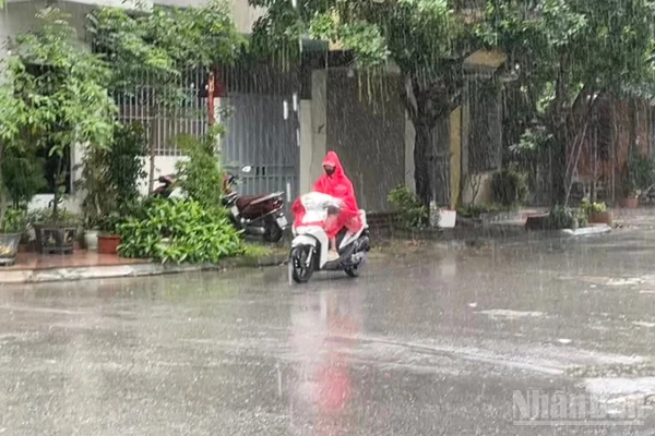 Dự báo khu vực Hà Nội có lúc có mưa rào và dông. (Ảnh: Đ.T)