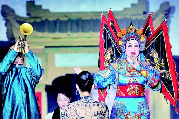 Chương trình nghệ thuật Âm thanh vĩnh cửu - lấy cảm hứng từ di sản tạo ấn tượng mạnh mẽ trong Festival Thăng Long - Hà Nội vừa mới diễn ra.