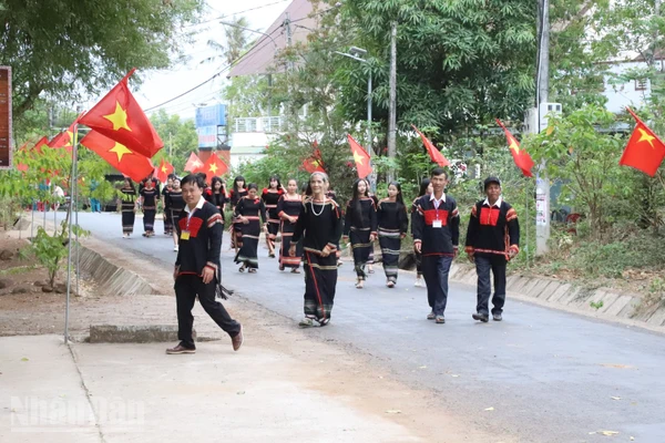 Cử tri các dân tộc tỉnh Đắk Lắk nô nức tham gia bầu cử.