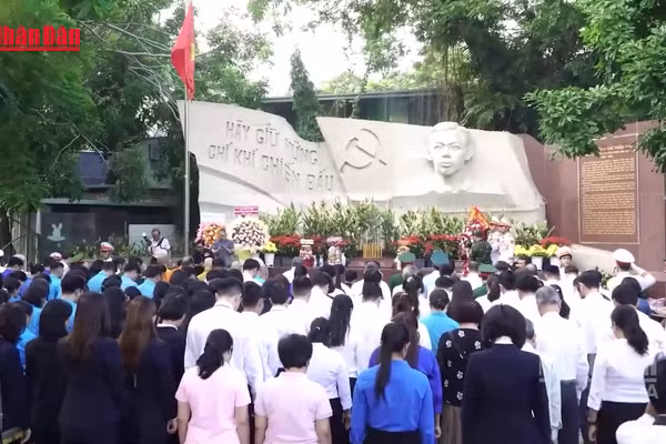 [Video] Đoàn đại biểu Ủy ban MTTQ Việt Nam Thành phố Hồ Chí Minh dâng hương tri ân các Anh hùng liệt sĩ