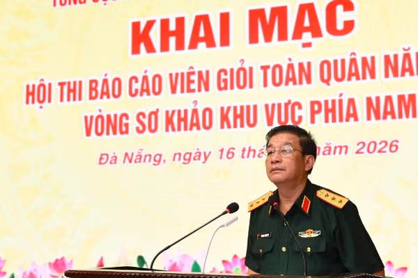 Thượng tướng Trương Thiên Tô phát biểu khai mạc hội thi.