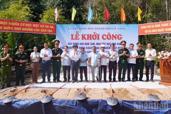 Đà Nẵng khởi công xóa nhà tạm, nhà dột nát cho gia đình ông A Lăng Ke.
