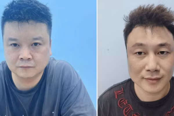 Hai đối tượng tại cơ quan điều tra. (Ảnh: Công an cung cấp)