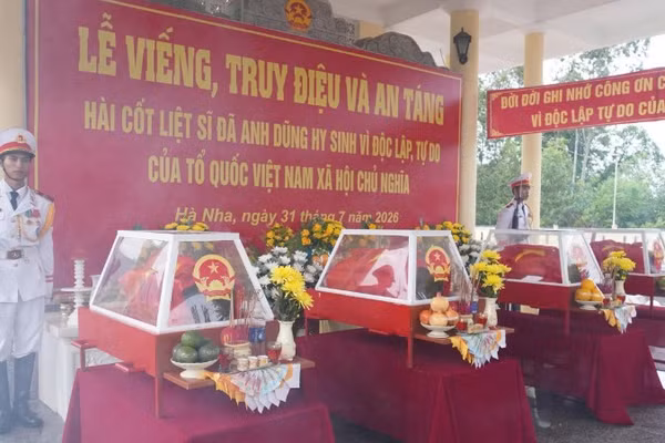 Đà Nẵng truy điệu và an táng 4 hài cốt liệt sĩ được tìm thấy tại hang Đá Sập.