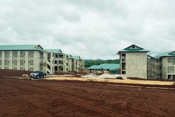Dự án Trường phổ thông nội trú tiểu học và trung học cơ sở xã Hướng Phùng đang được đẩy nhanh tiến độ thi công để kịp hoàn thành vào cuối tháng 8/2026