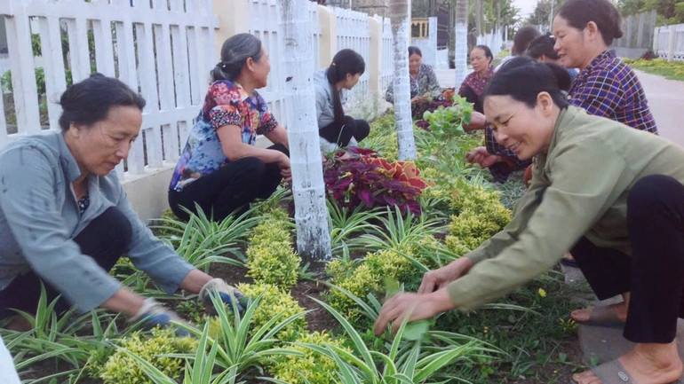 Nông dân xã Hải Thịnh (Ninh Bình) chung tay xây dựng nông thôn mới sáng, xanh, sạch, đẹp. (Ảnh: THANH DƯƠNG) d92a6c6b6ff2e2acbbe3-7137.jpg