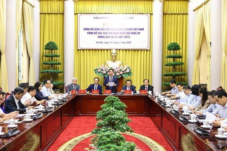 Phó Chủ nhiệm Văn phòng Chủ tịch nước Phạm Thanh Hà chủ trì Họp báo. (Ảnh: TTXVN) vna-potal-cong-bo-lenh-cua-chu-tich-nuoc-ve-9-luat-vua-duoc-quoc-hoi-thong-qua-8143284.jpg