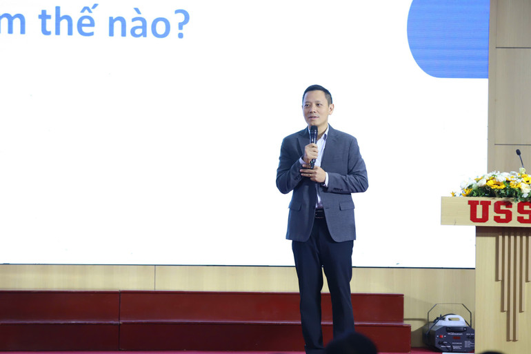 សាស្ត្រាចារ្យបណ្ឌិត Le Anh Vinh នាយកវិទ្យាស្ថានវិទ្យាសាស្ត្រអប់រំវៀតណាម ក្រសួងអប់រំ និងបណ្តុះបណ្តាល (រូបថត៖ HA TUAN) 4027896677822691084.jpg