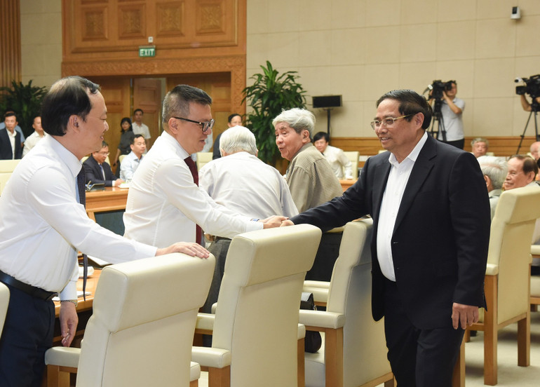 Thủ tướng Phạm Minh Chính bắt tay các đại biểu dự gặp mặt thu-tuong-pham-minh-chinh-bat-tay-cac-dai-bieu-tham-du-cuoc-gap-mat.jpg