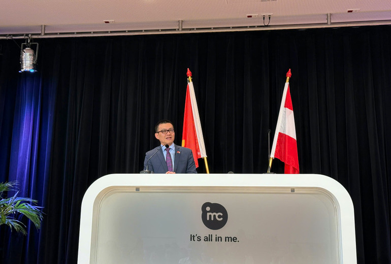 Vietnams ekstraordinære og befullmektigede ambassadør til Østerrike, Vu Le Thai Hoang, holdt åpningstalen på forumet. 1ebfa03e0f4f8011d95e2-8303.jpg