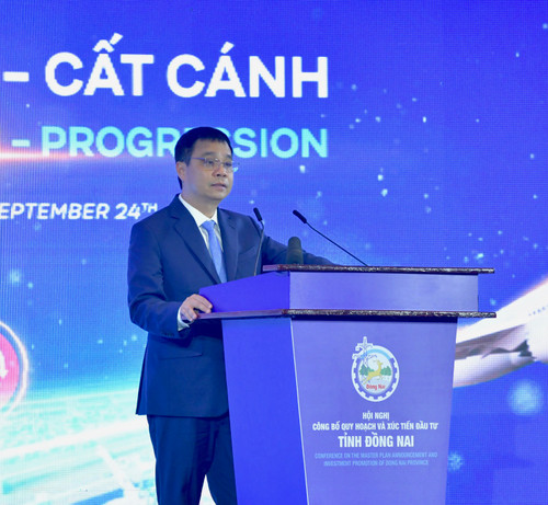 Chủ tịch HĐQT Tổng công ty Cảng hàng không Việt Nam (ACV) Vũ Thế Phiệt phát biểu tại Hội nghị (Ảnh: Thanh Giang).