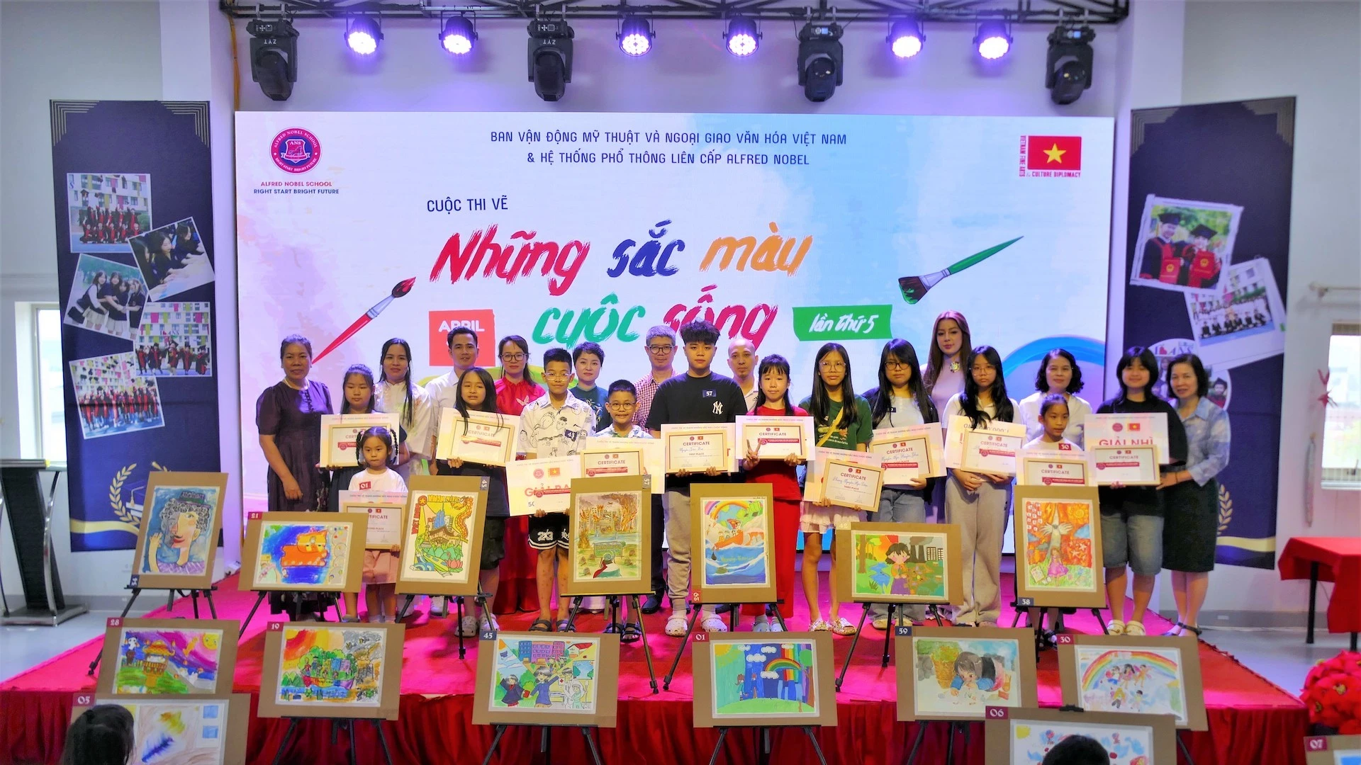 Cuộc thi vẽ tranh 'Những sắc màu cuộc sống' ghi nhận sự chuyển dịch sang biểu đạt cá nhân