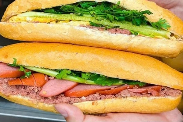 Điều tra, xử lý ngộ độc thực phẩm nghi do thức ăn đường phố tại phường Vũng Tàu (Thành phố Hồ Chí Minh). Ảnh minh họa