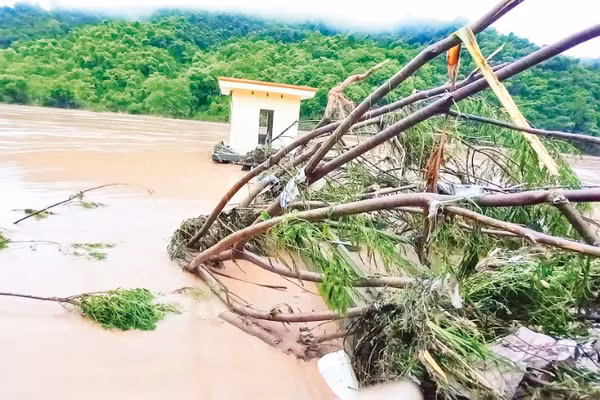 Hình ảnh tại Trạm Thủy văn Thạch Giám, huyện Tương Dương, tỉnh Nghệ An hứng chịu đợt lũ vào tháng 7/2025. (Ảnh: TL)