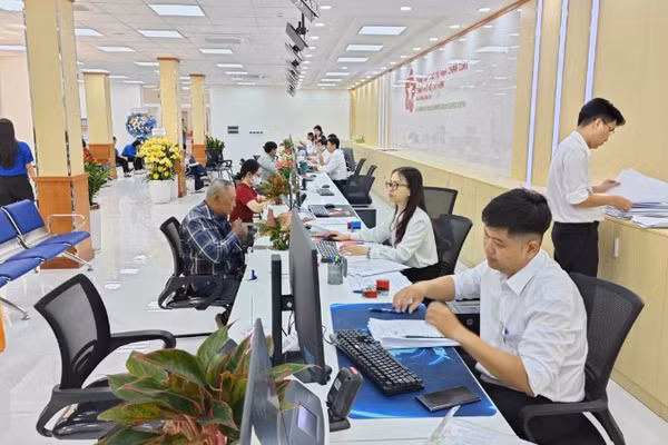 Hoạt động tại trung tâm Phục vụ hành chính công Thành phố Hồ Chí Minh.