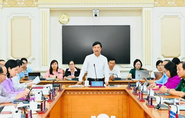 Đồng chí Võ Văn Minh chủ trì phiên họp. (Ảnh: VIỆT DŨNG)