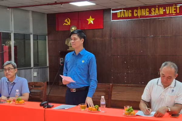 Ông Ngọ Duy Hiểu, Phó Chủ tịch Thường trực Tổng Liên đoàn Lao động Việt Nam phát biểu tại buổi làm việc.