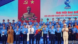 Xây dựng hình mẫu có lý tưởng cao đẹp, sẵn sàng cống hiến