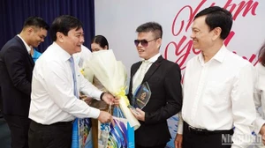 Trao giải cuộc thi “Sống Đẹp” với chủ đề “Trái tim yêu - Bàn tay ấm”