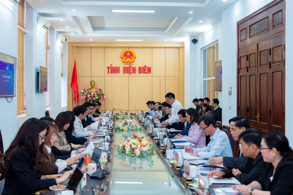 Toàn cảnh buổi làm việc.